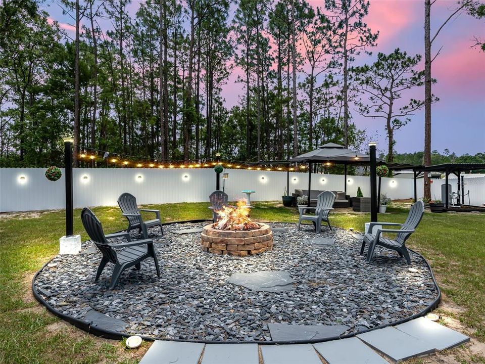For Sale: $273,000 (3 beds, 2 baths, 1324 Square Feet)