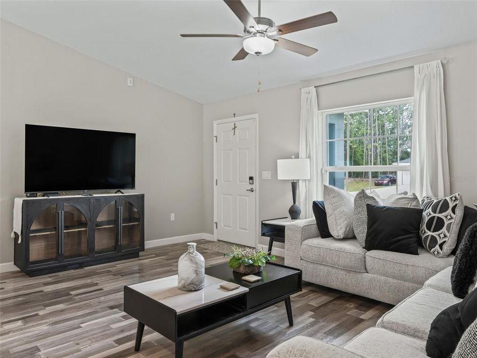 For Sale: $273,000 (3 beds, 2 baths, 1324 Square Feet)