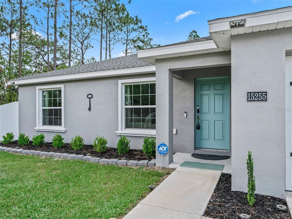 For Sale: $273,000 (3 beds, 2 baths, 1324 Square Feet)