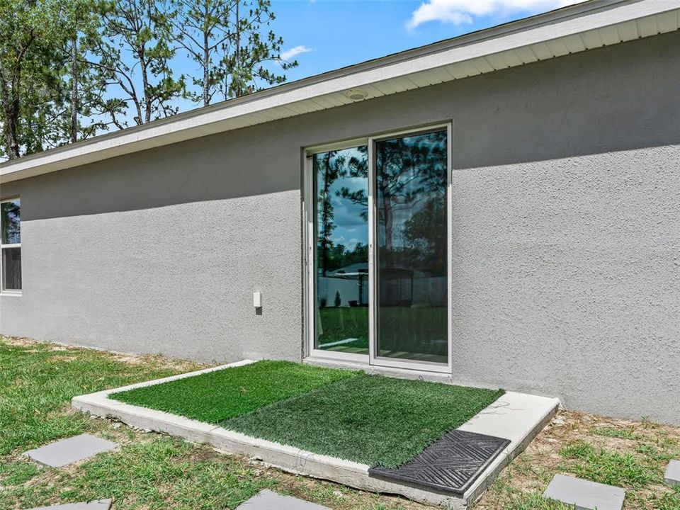 For Sale: $273,000 (3 beds, 2 baths, 1324 Square Feet)