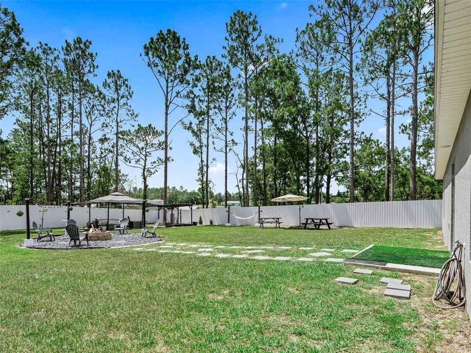 For Sale: $273,000 (3 beds, 2 baths, 1324 Square Feet)