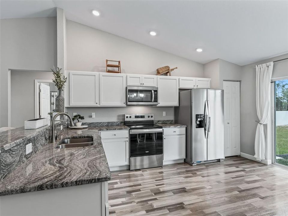 For Sale: $273,000 (3 beds, 2 baths, 1324 Square Feet)