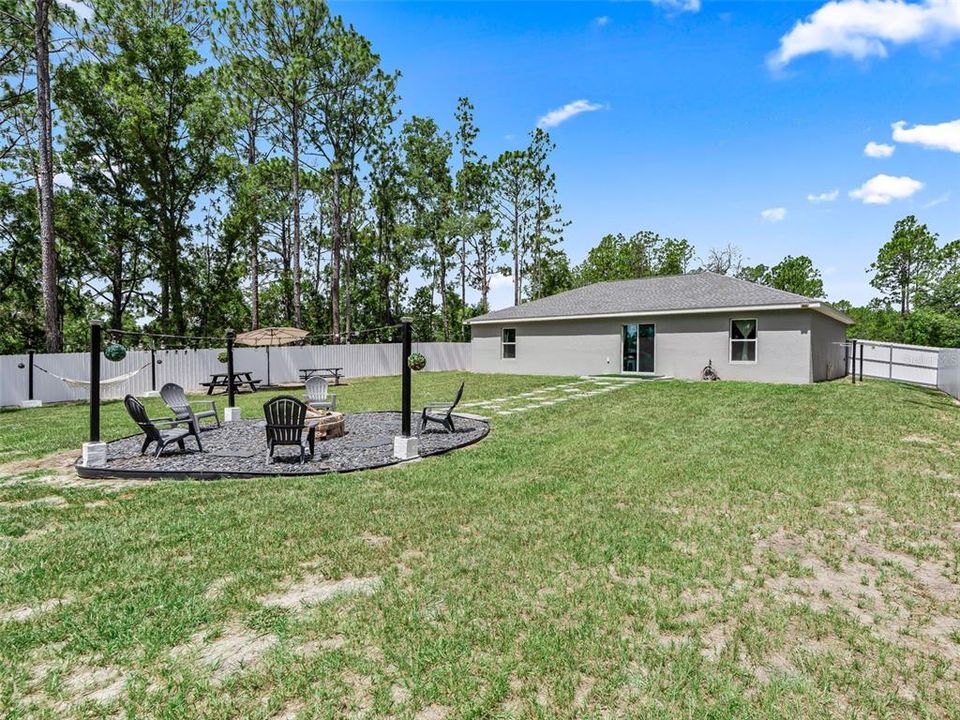 For Sale: $273,000 (3 beds, 2 baths, 1324 Square Feet)