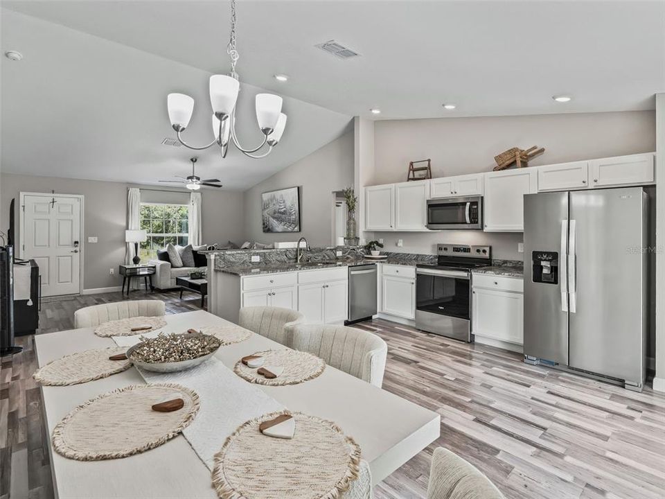 For Sale: $273,000 (3 beds, 2 baths, 1324 Square Feet)