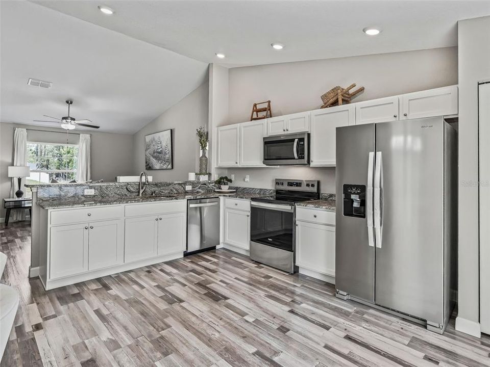 For Sale: $273,000 (3 beds, 2 baths, 1324 Square Feet)