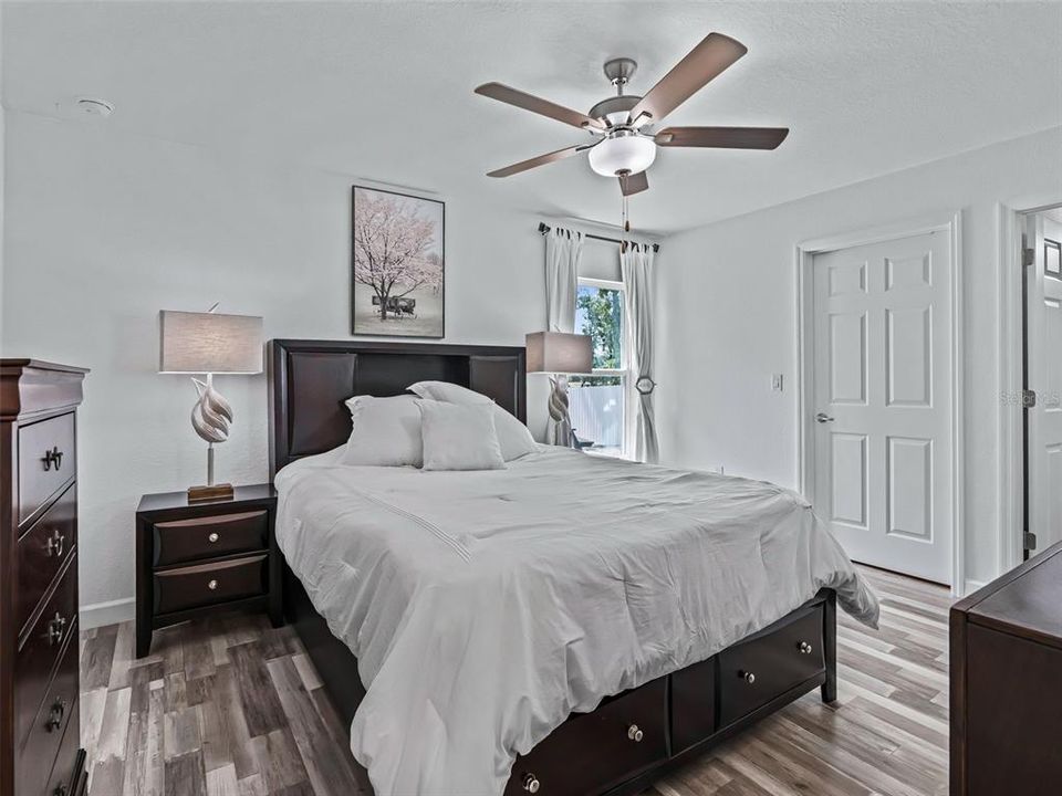 For Sale: $273,000 (3 beds, 2 baths, 1324 Square Feet)