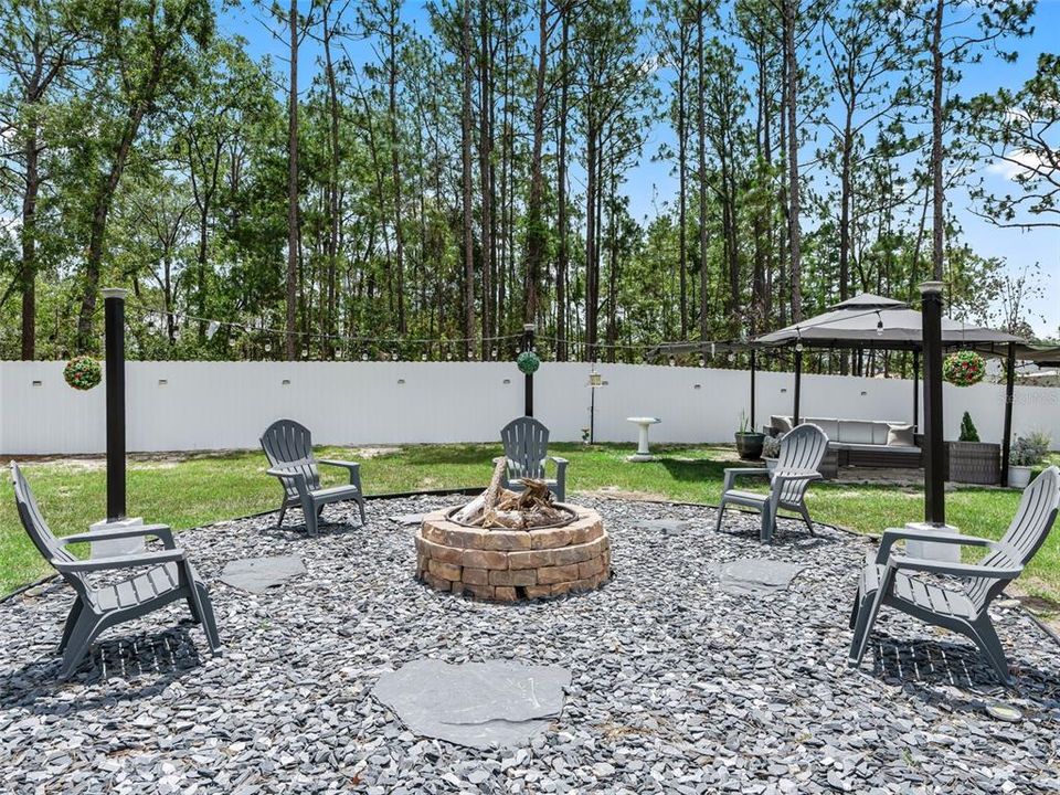 For Sale: $273,000 (3 beds, 2 baths, 1324 Square Feet)