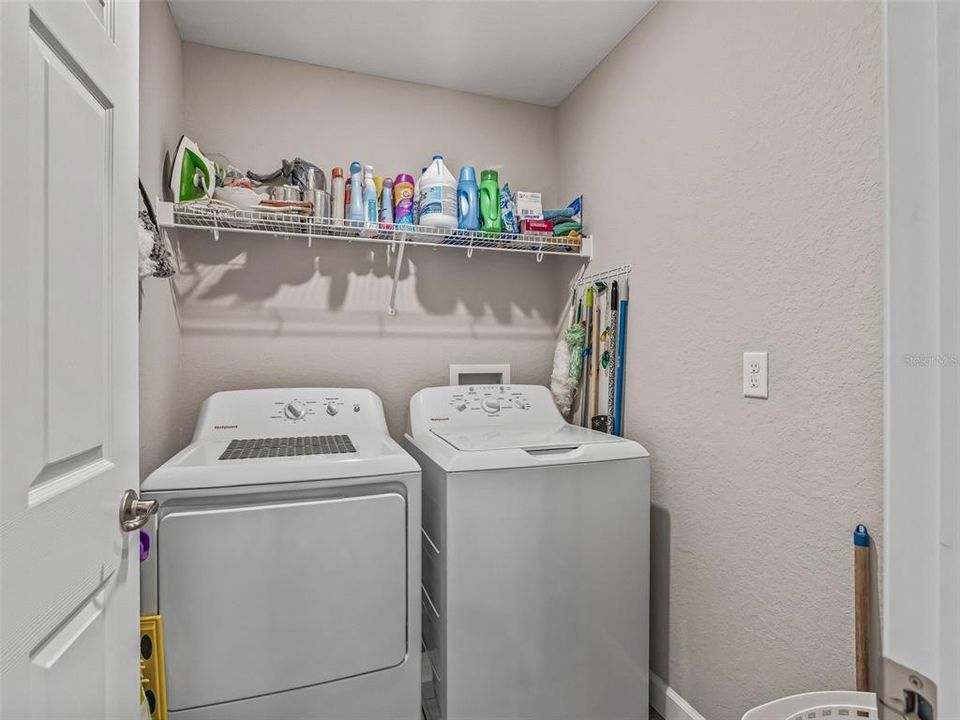 For Sale: $273,000 (3 beds, 2 baths, 1324 Square Feet)
