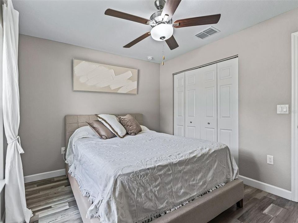 For Sale: $273,000 (3 beds, 2 baths, 1324 Square Feet)