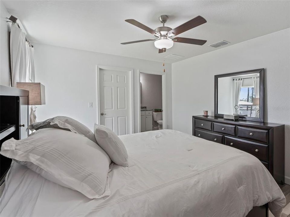 For Sale: $273,000 (3 beds, 2 baths, 1324 Square Feet)