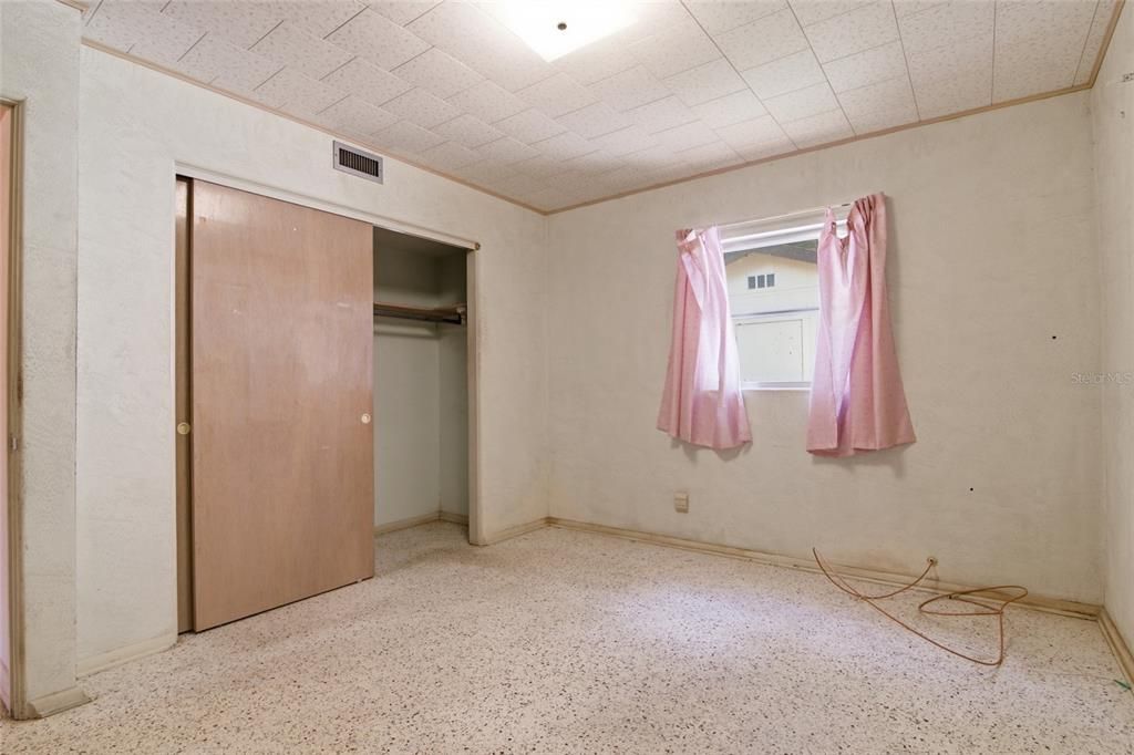 Active With Contract: $300,000 (5 beds, 2 baths, 2216 Square Feet)