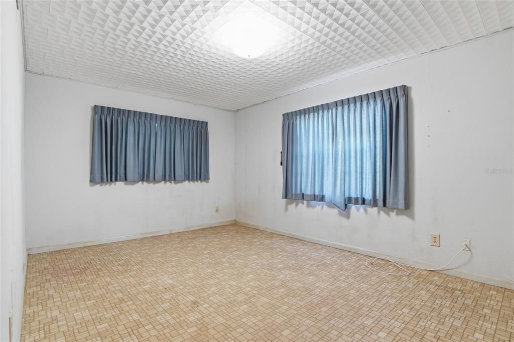 Active With Contract: $300,000 (5 beds, 2 baths, 2216 Square Feet)