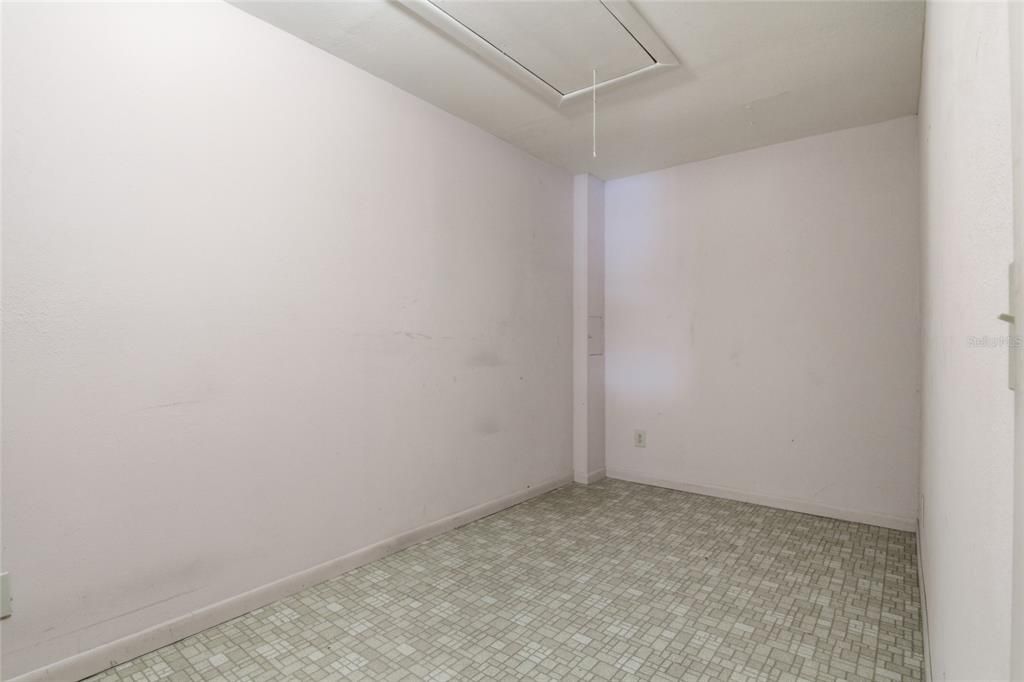 Active With Contract: $300,000 (5 beds, 2 baths, 2216 Square Feet)