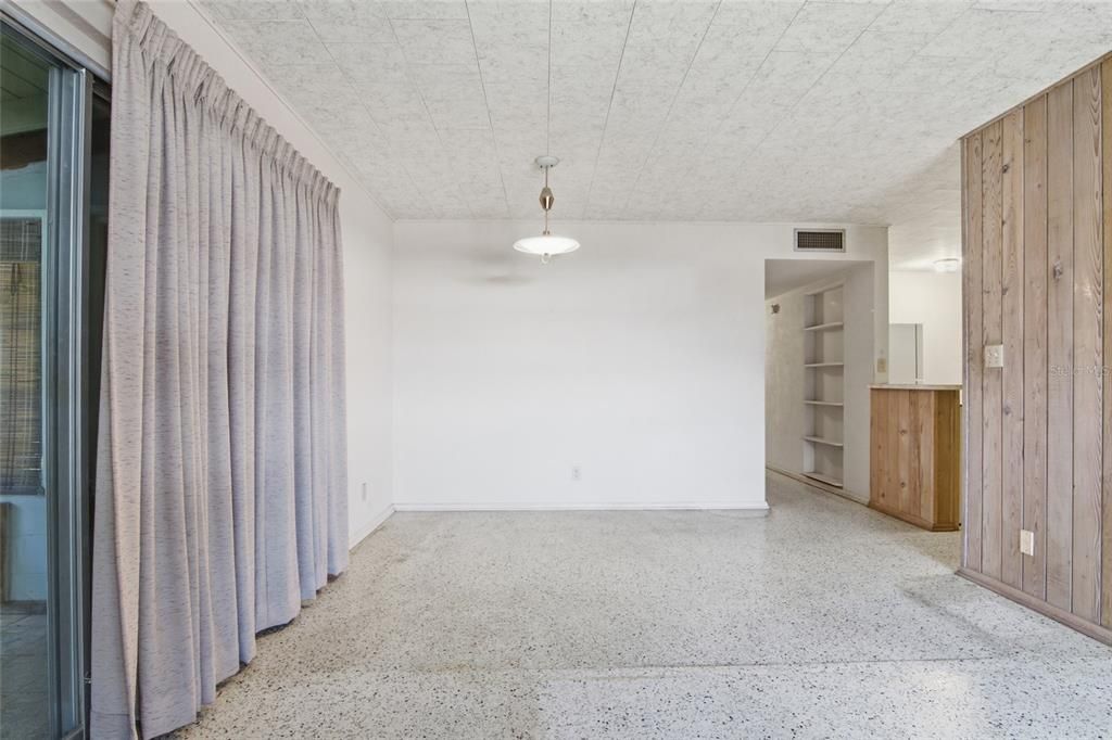 Active With Contract: $300,000 (5 beds, 2 baths, 2216 Square Feet)