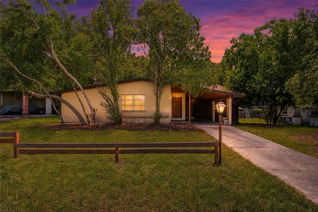 Active With Contract: $300,000 (5 beds, 2 baths, 2216 Square Feet)