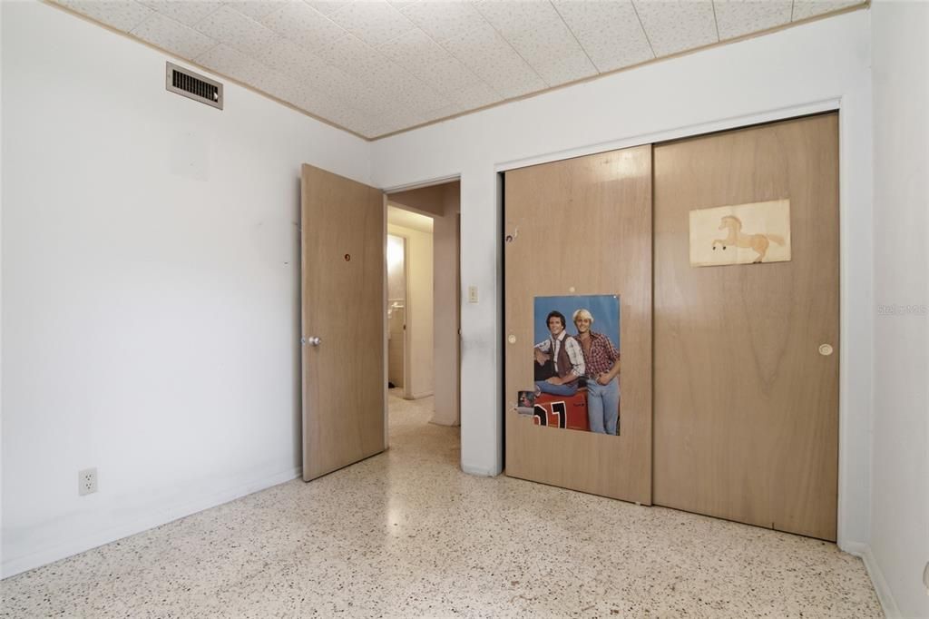 Active With Contract: $300,000 (5 beds, 2 baths, 2216 Square Feet)