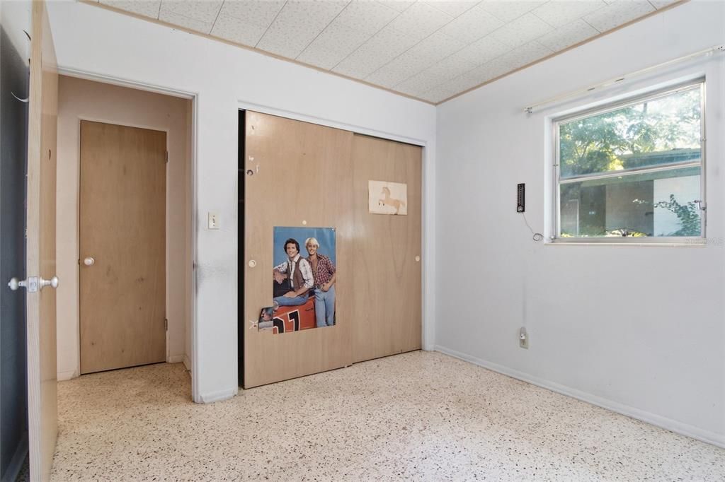 Active With Contract: $300,000 (5 beds, 2 baths, 2216 Square Feet)