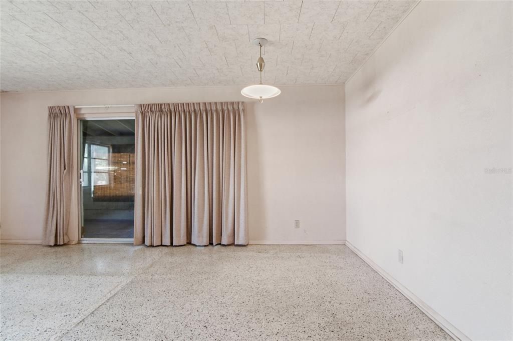 Active With Contract: $300,000 (5 beds, 2 baths, 2216 Square Feet)