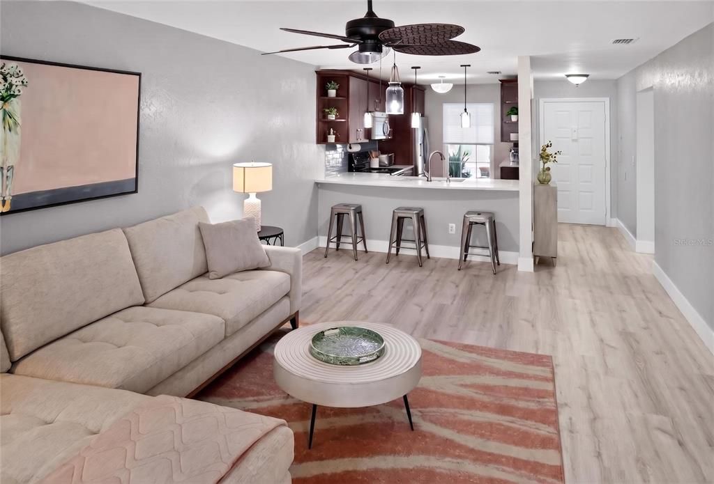For Sale: $299,000 (2 beds, 1 baths, 939 Square Feet)