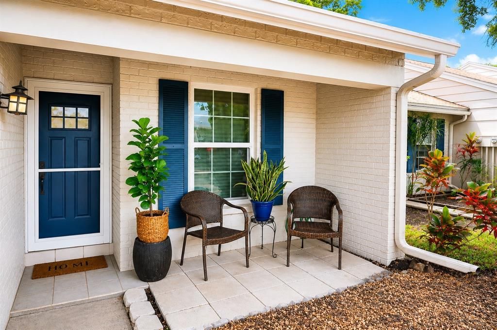 For Sale: $299,000 (2 beds, 1 baths, 939 Square Feet)