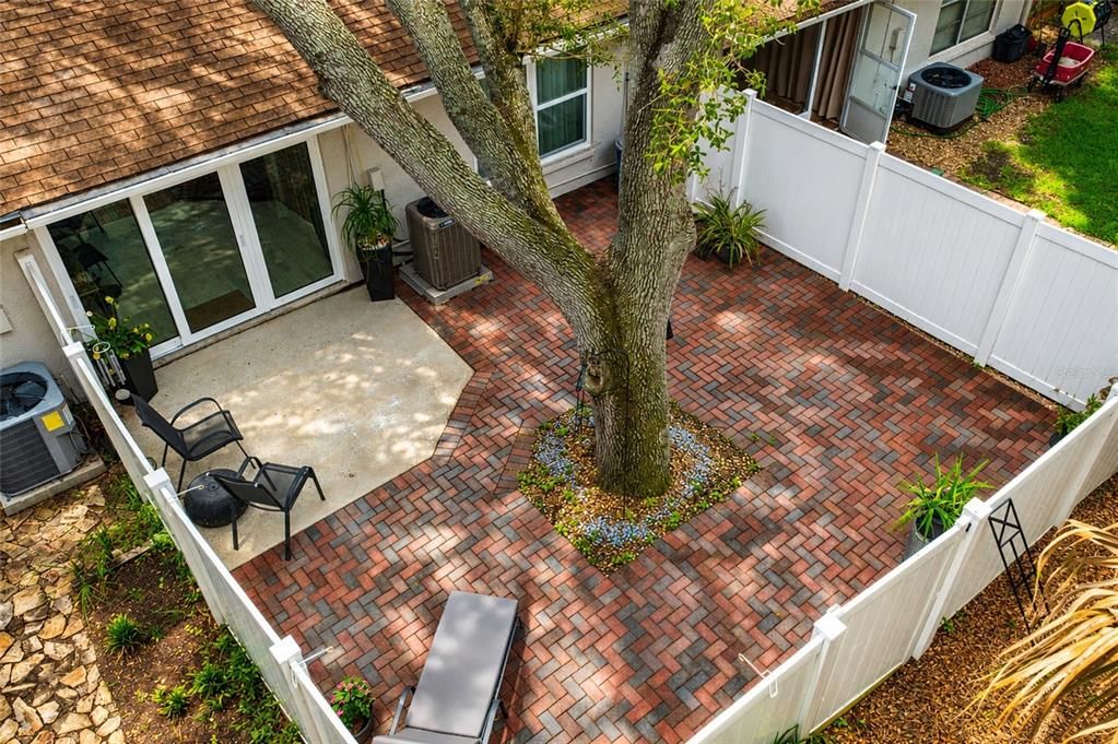 For Sale: $299,000 (2 beds, 1 baths, 939 Square Feet)
