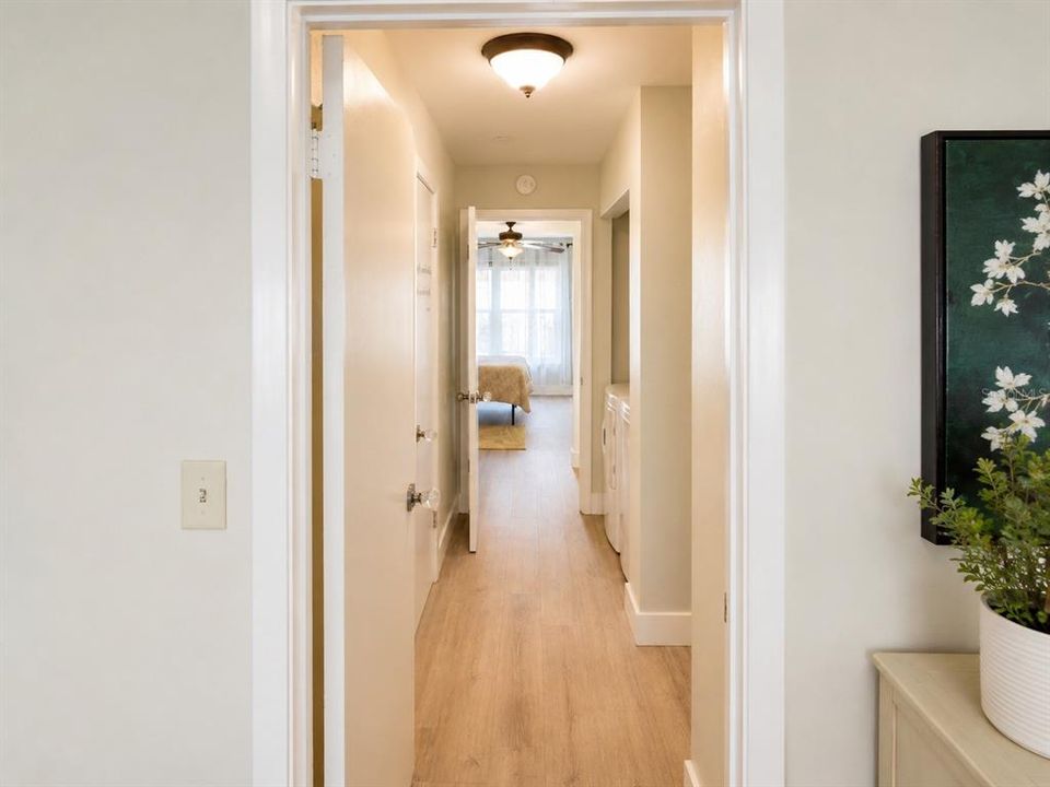 For Sale: $299,000 (2 beds, 1 baths, 939 Square Feet)