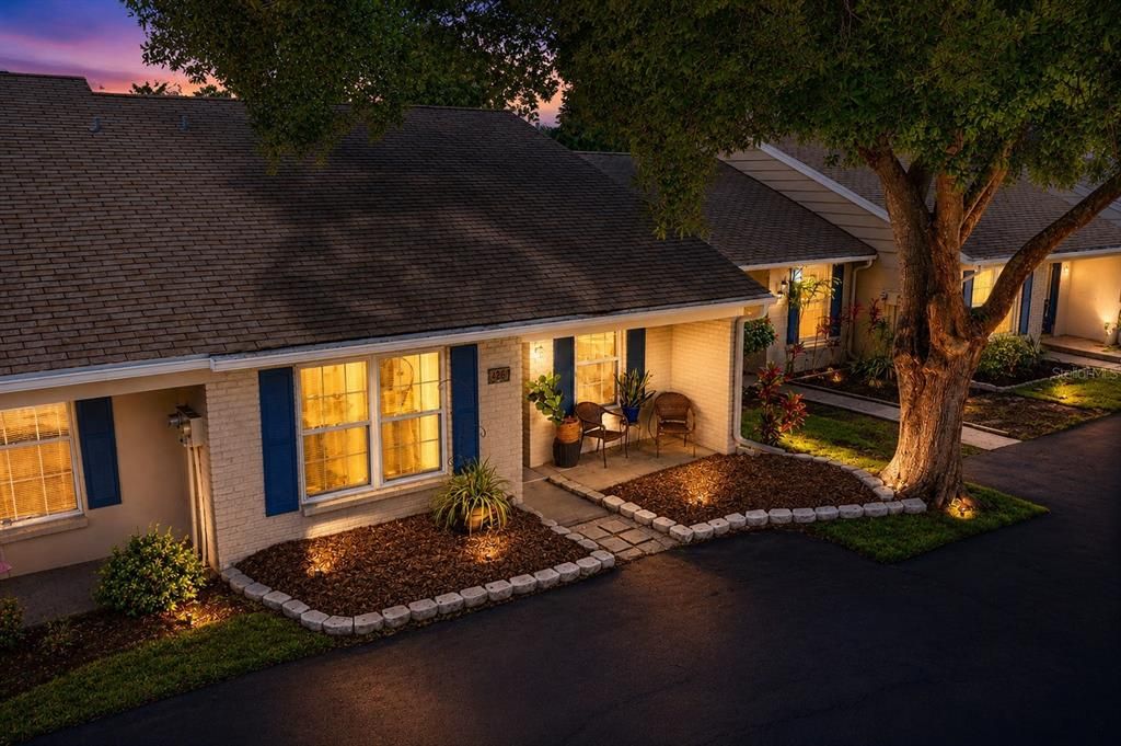 For Sale: $299,000 (2 beds, 1 baths, 939 Square Feet)