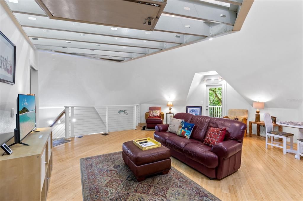 For Sale: $1,300,000 (6 beds, 5 baths, 5195 Square Feet)