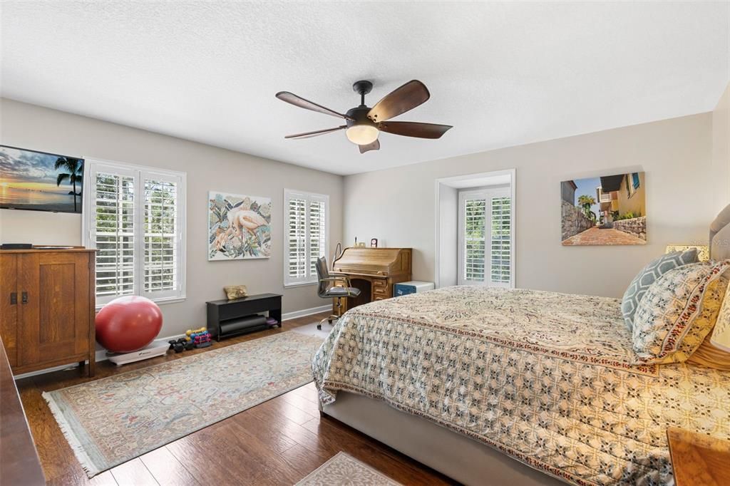 For Sale: $1,300,000 (6 beds, 5 baths, 5195 Square Feet)