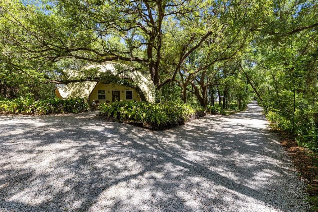 For Sale: $1,300,000 (6 beds, 5 baths, 5195 Square Feet)