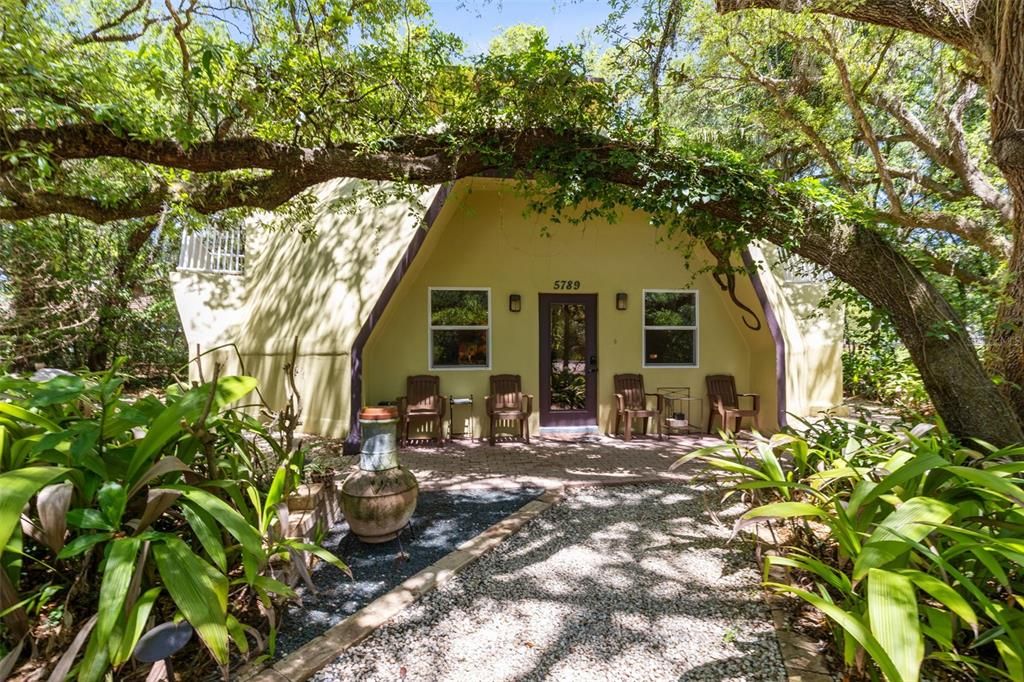 For Sale: $1,300,000 (6 beds, 5 baths, 5195 Square Feet)