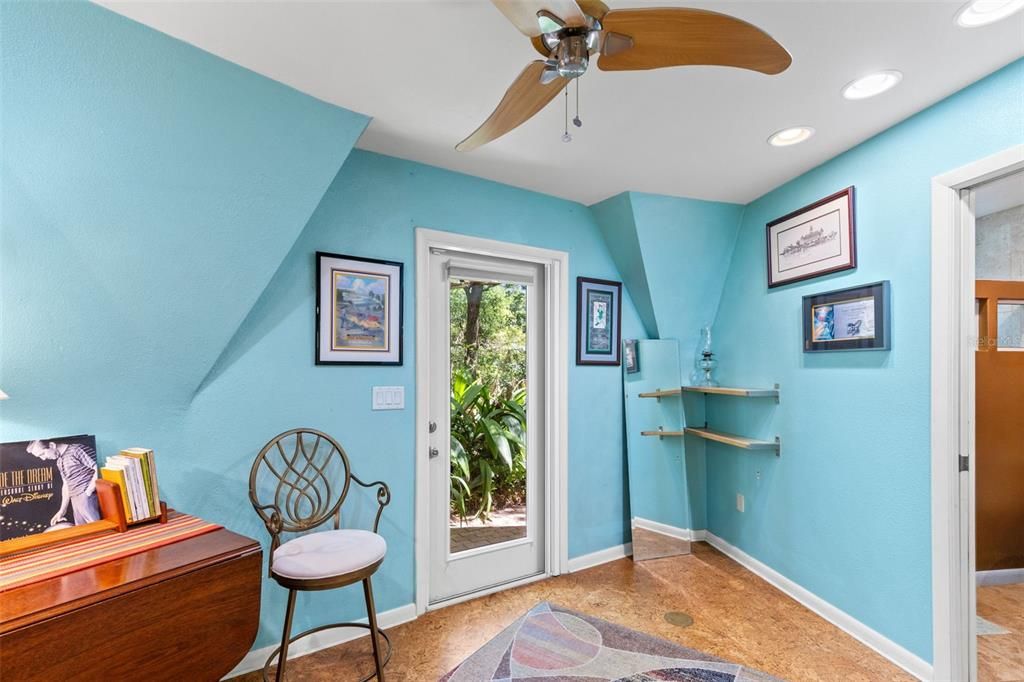 For Sale: $1,300,000 (6 beds, 5 baths, 5195 Square Feet)