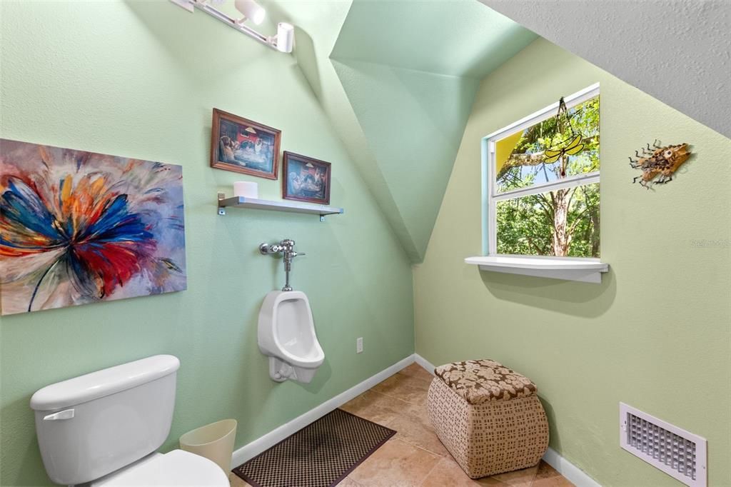 For Sale: $1,300,000 (6 beds, 5 baths, 5195 Square Feet)