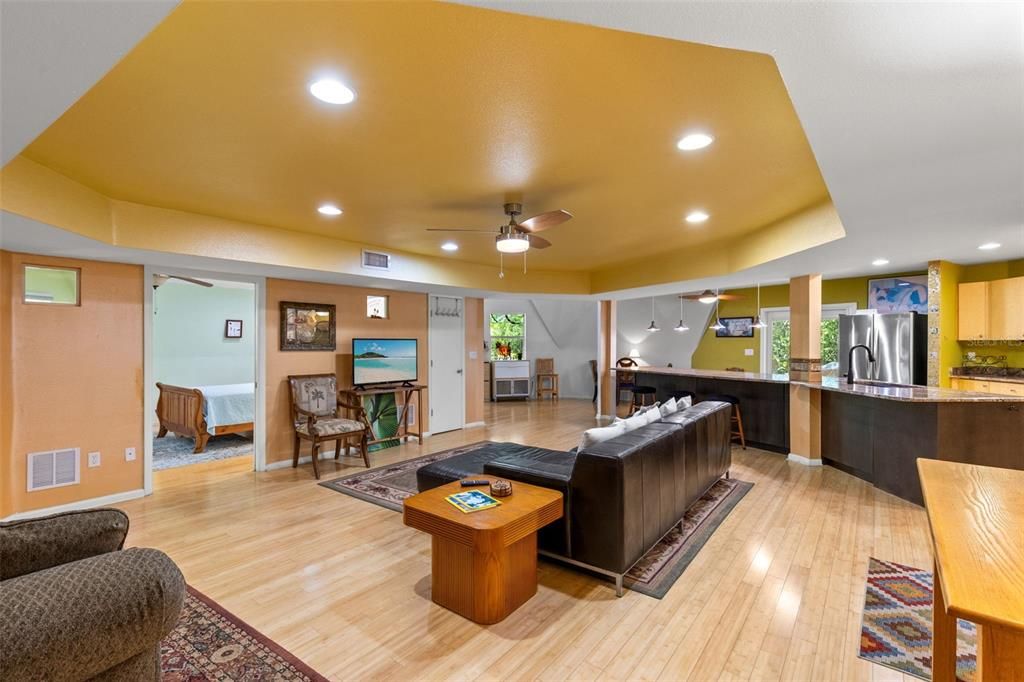 For Sale: $1,300,000 (6 beds, 5 baths, 5195 Square Feet)