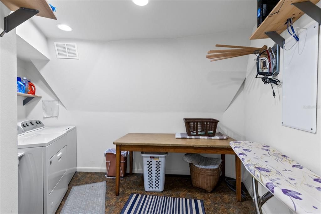 For Sale: $1,300,000 (6 beds, 5 baths, 5195 Square Feet)