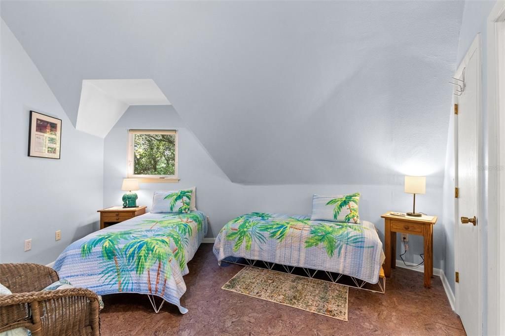For Sale: $1,300,000 (6 beds, 5 baths, 5195 Square Feet)