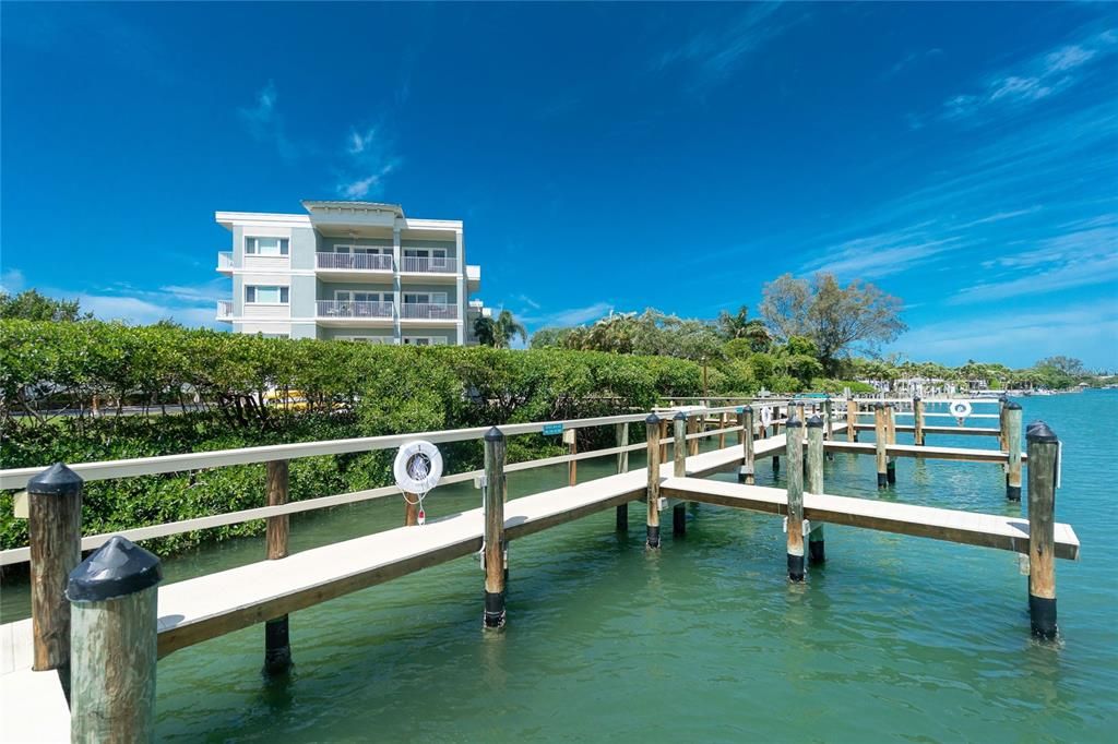 For Sale: $895,000 (2 beds, 2 baths, 1780 Square Feet)