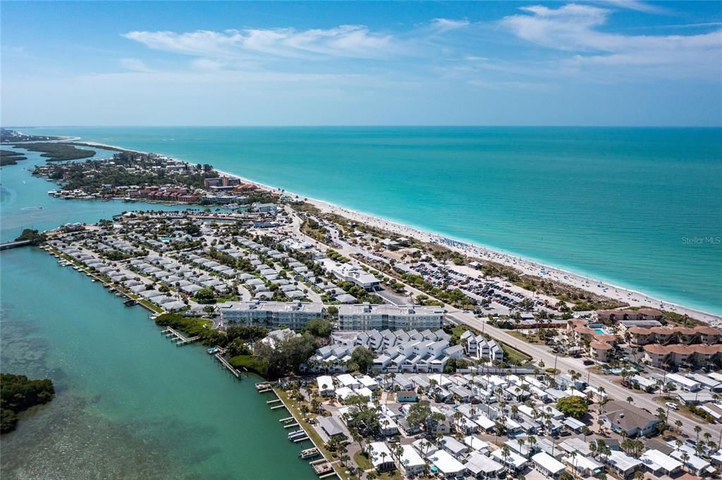 For Sale: $895,000 (2 beds, 2 baths, 1780 Square Feet)