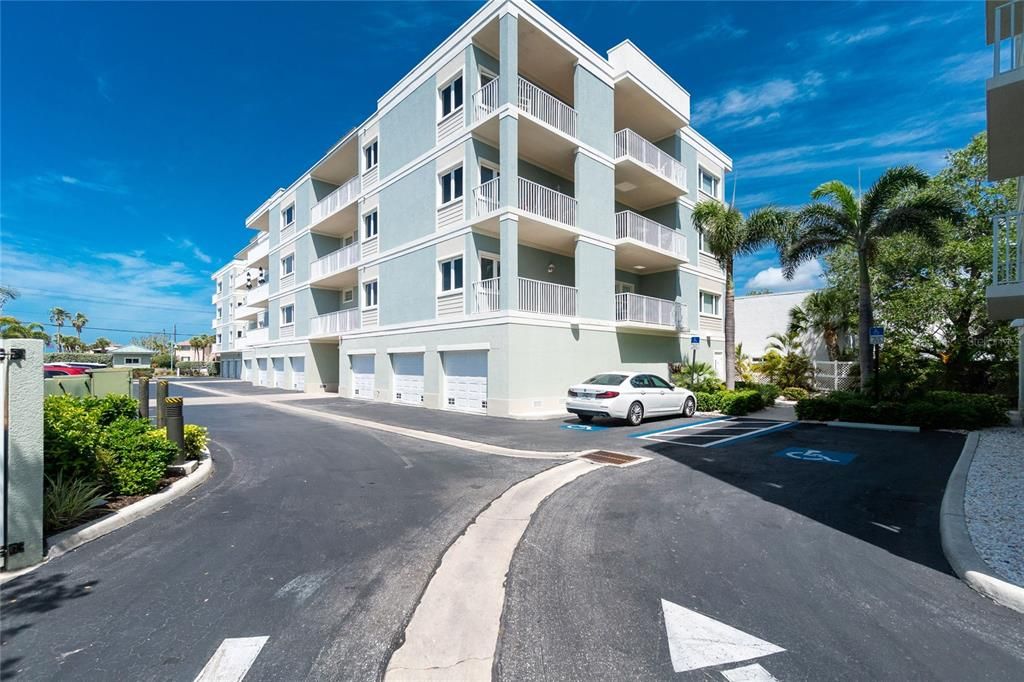 For Sale: $895,000 (2 beds, 2 baths, 1780 Square Feet)