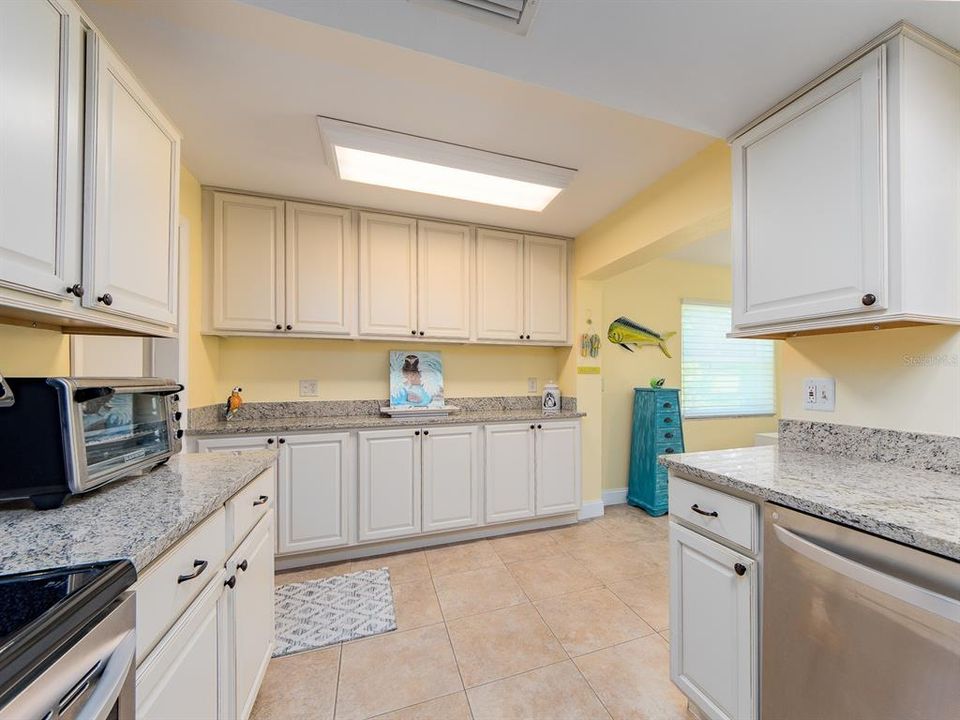 For Sale: $389,000 (2 beds, 2 baths, 1267 Square Feet)