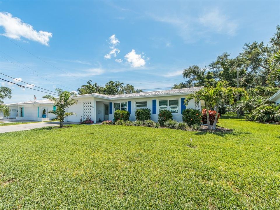 For Sale: $389,000 (2 beds, 2 baths, 1267 Square Feet)