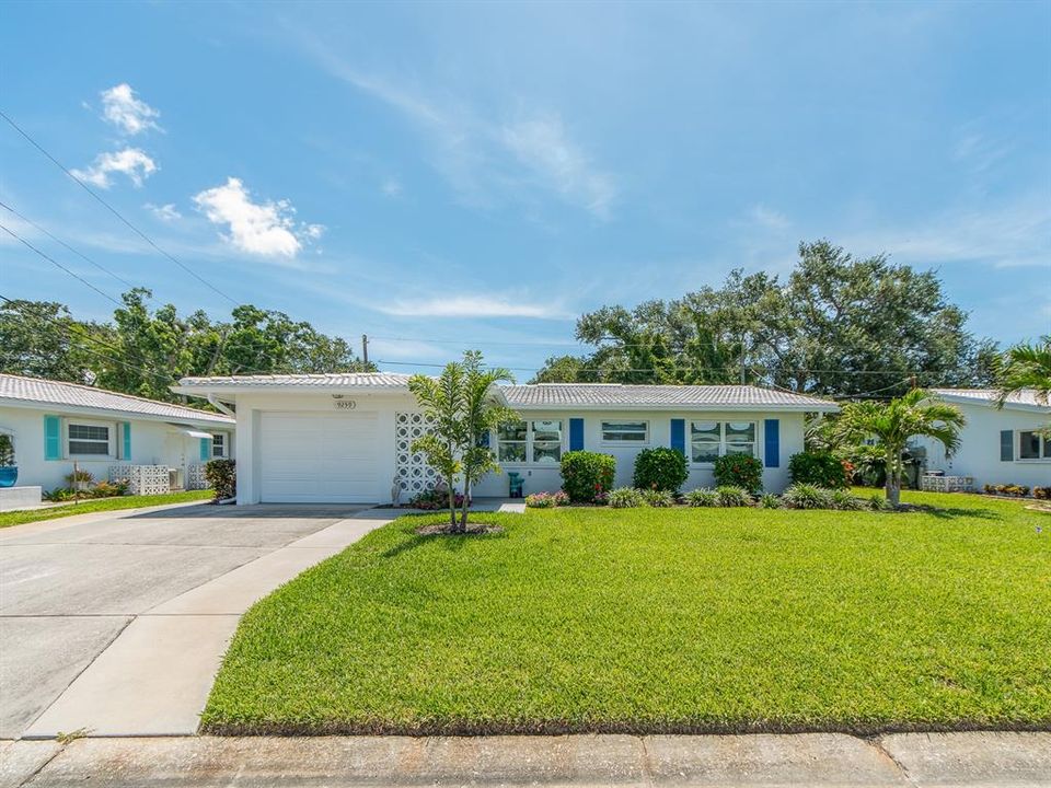 For Sale: $389,000 (2 beds, 2 baths, 1267 Square Feet)