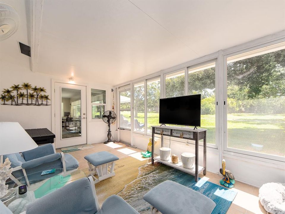 For Sale: $389,000 (2 beds, 2 baths, 1267 Square Feet)