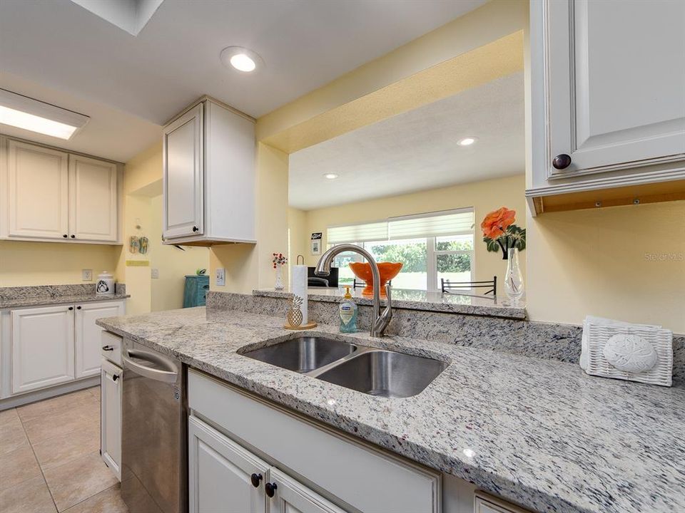 For Sale: $389,000 (2 beds, 2 baths, 1267 Square Feet)
