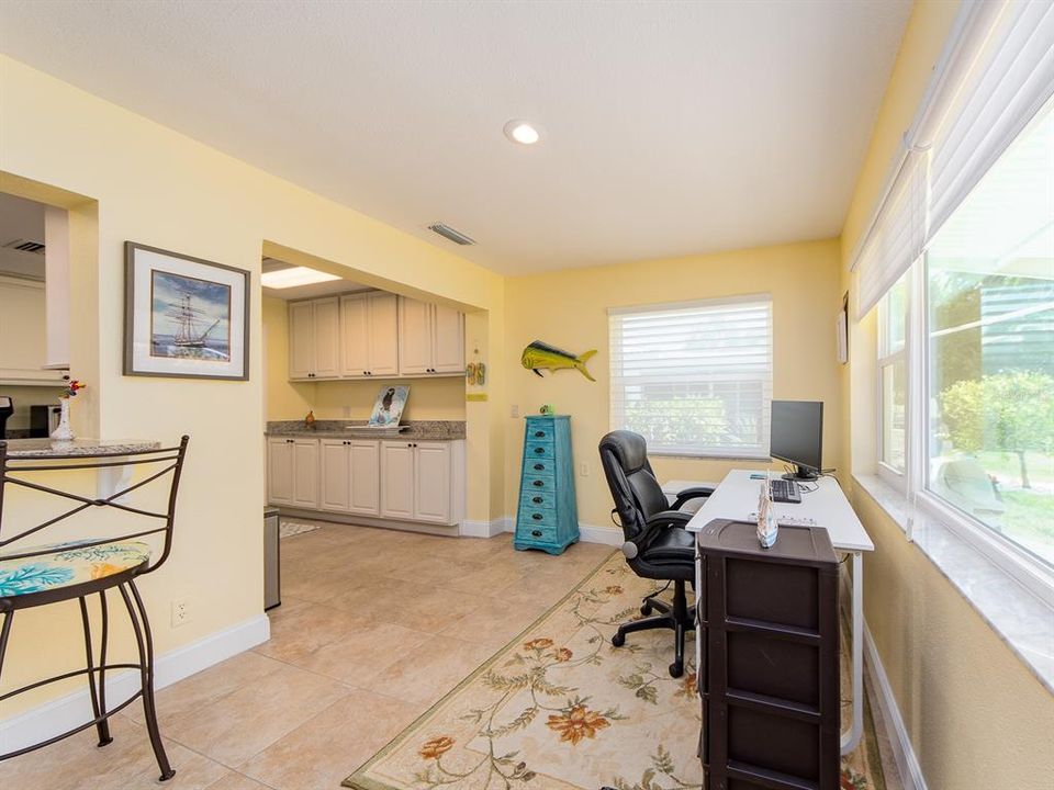For Sale: $389,000 (2 beds, 2 baths, 1267 Square Feet)