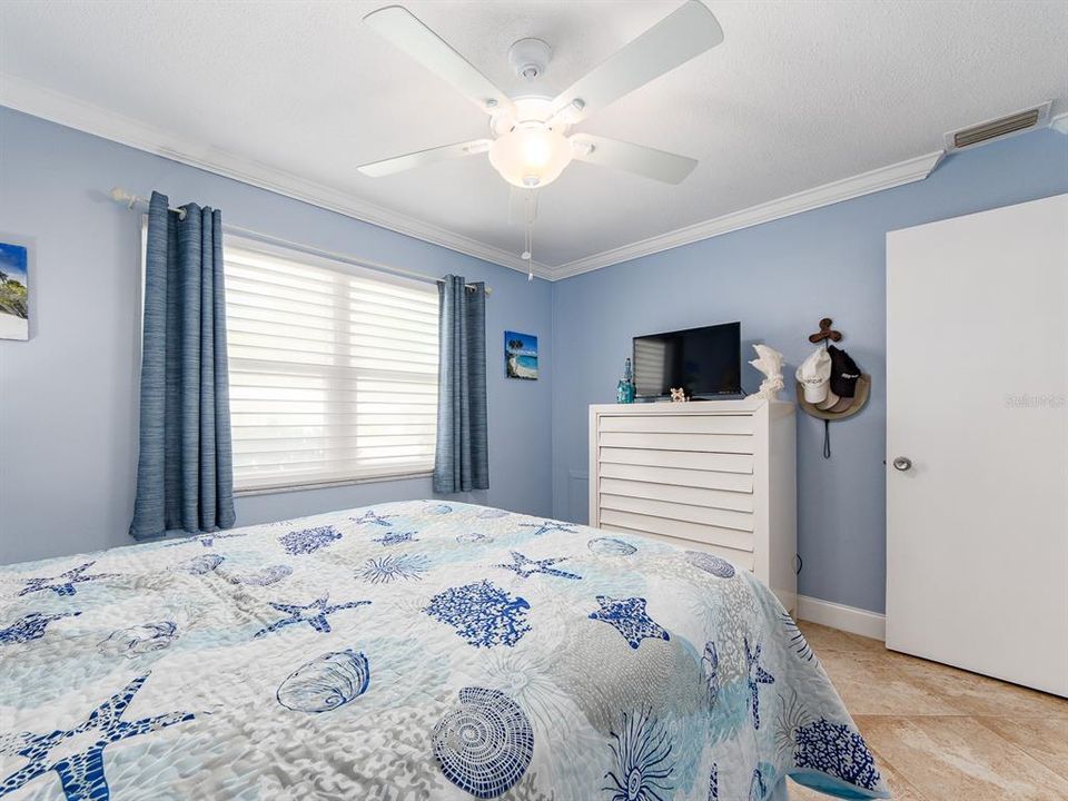 For Sale: $389,000 (2 beds, 2 baths, 1267 Square Feet)