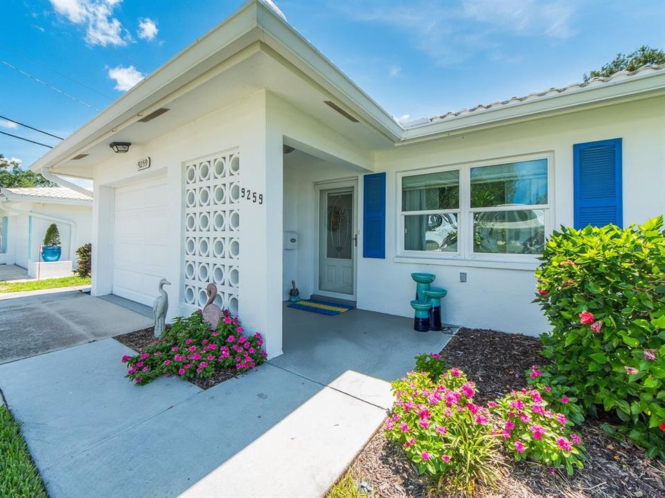 For Sale: $389,000 (2 beds, 2 baths, 1267 Square Feet)