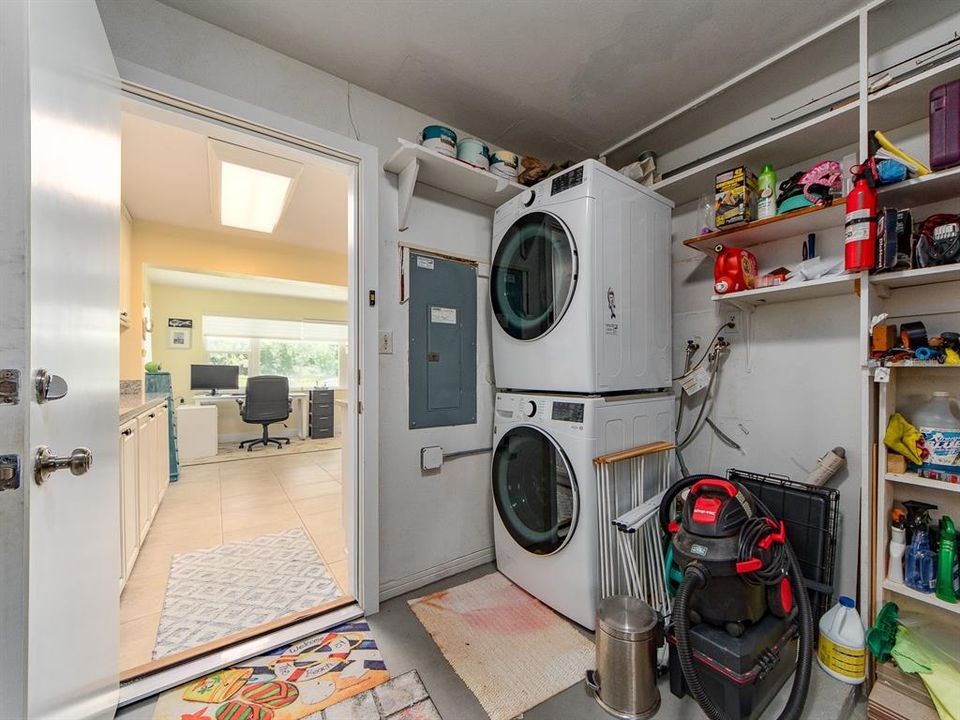 For Sale: $389,000 (2 beds, 2 baths, 1267 Square Feet)