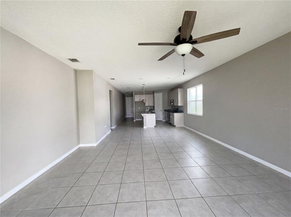 На продажу: $365,000 (4 спален, 2 ванн, 1843 Квадратных фут)