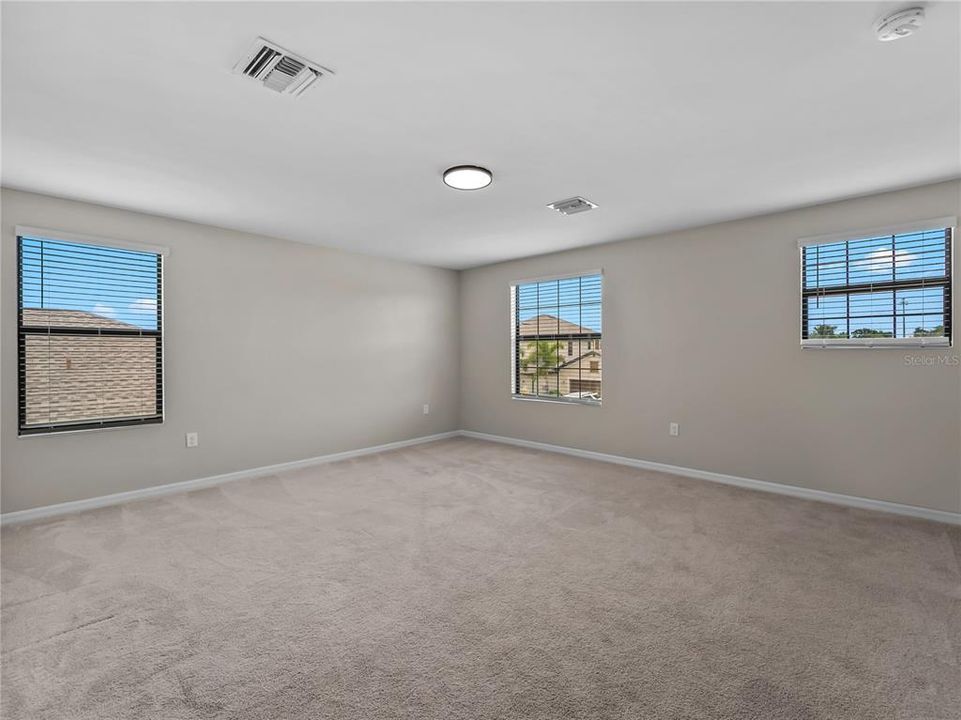 For Sale: $399,999 (4 beds, 3 baths, 2522 Square Feet)